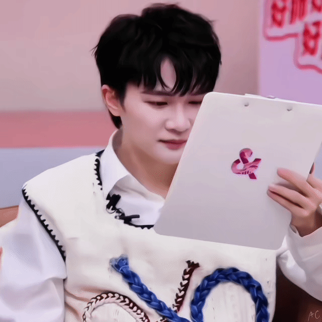 周深周深成都演唱会【圈宝和米说晚安】当夜幕低垂，风也静默无