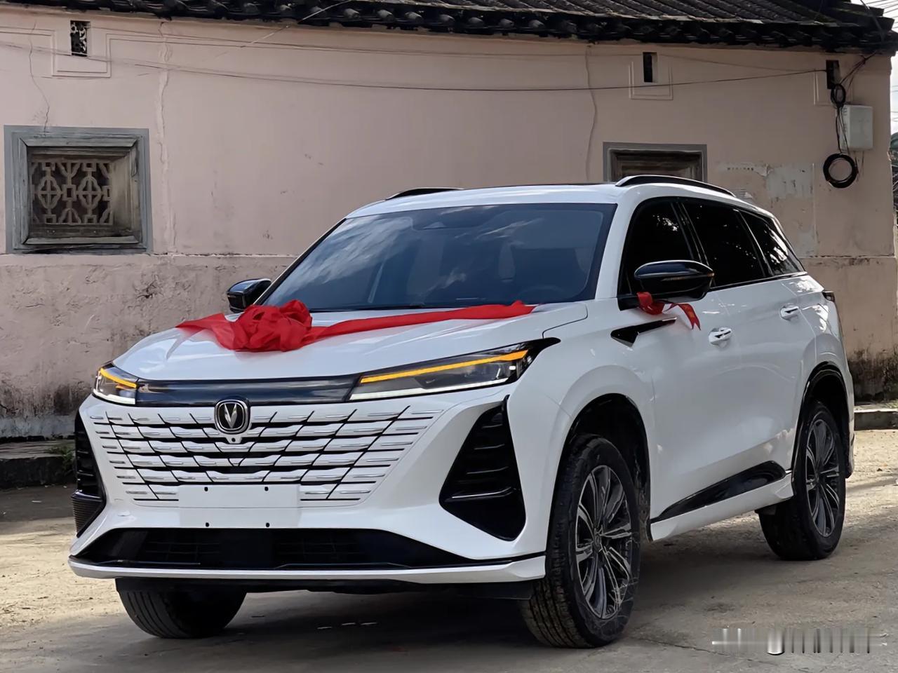 想买国产车便宜的SUV，长安cs75plus是个不错的选择。1.5T+8AT