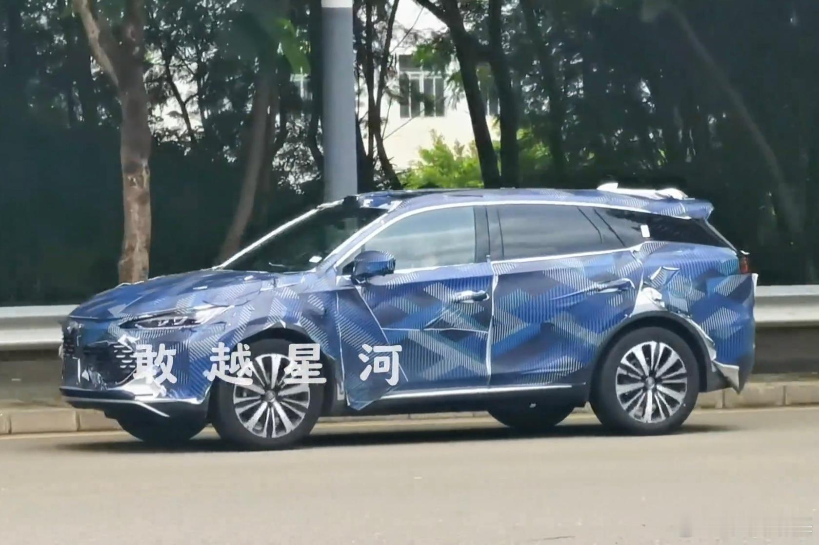 看其他博主发的，比亚迪这代唐还在测试，难道是要再次中改？这代唐感觉确实挺久了，没
