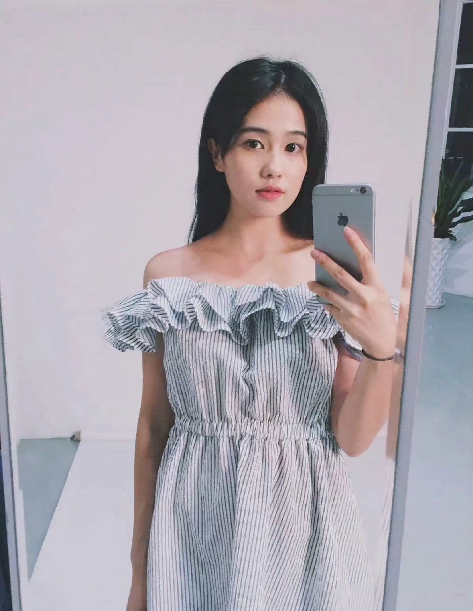 白鹿李一桐早期就很像，原来不是现在才像的。。