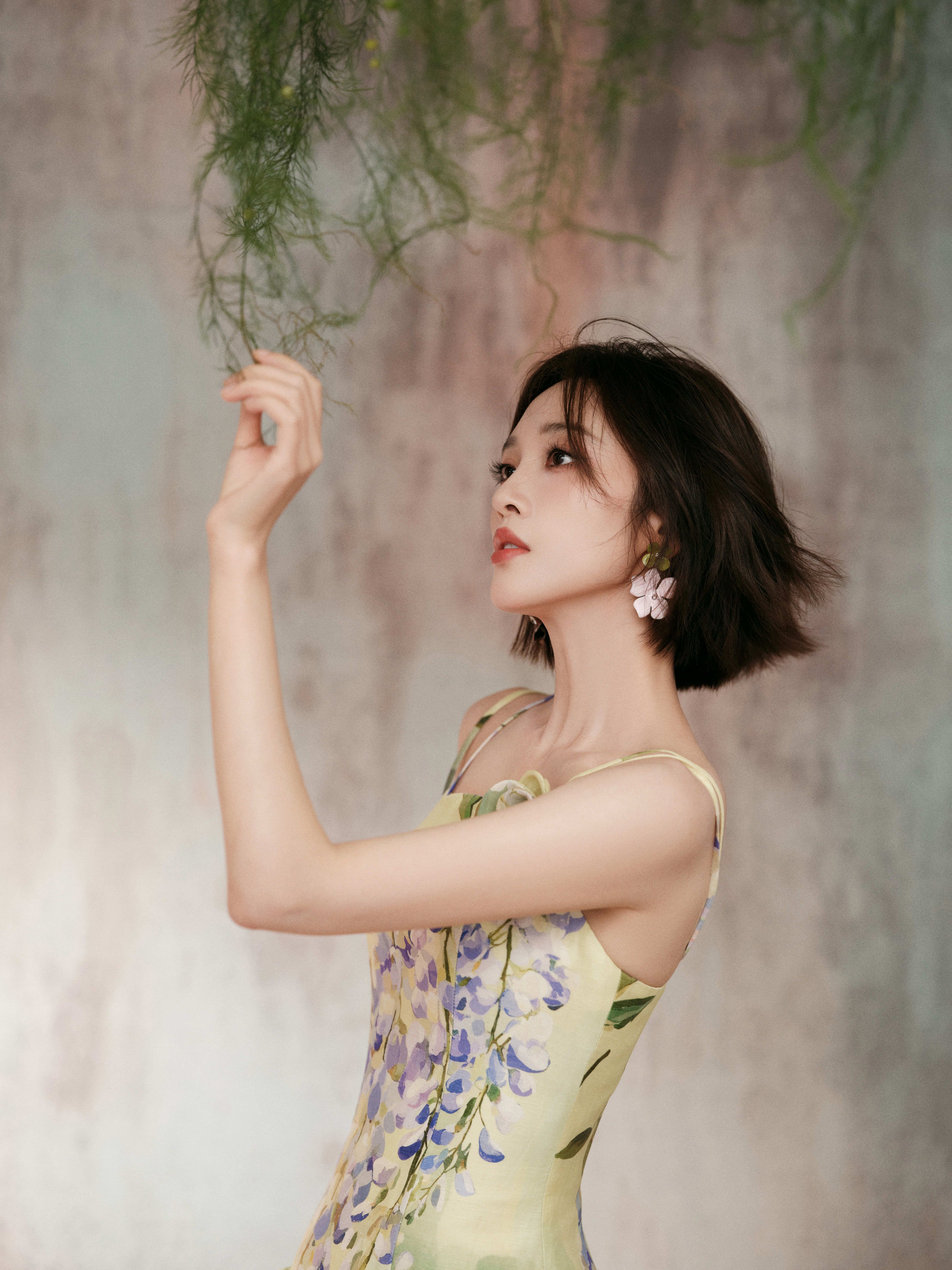 唐艺昕美腿玉足高跟鞋，真美啊，发射发射＞＞＞💕💕💕