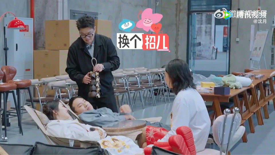 李嘉琦说沈月徐志胜是真难哄李嘉琦说沈月徐志胜难哄综艺爆笑名场面，李嘉琦哄睡翻车