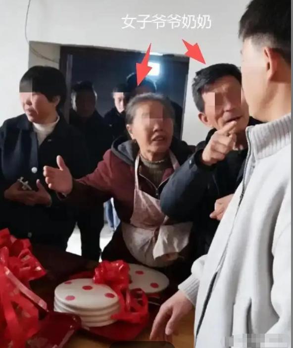 2026年1月，贵州毕节的赵女士带男友回老家订婚，两人商定的12.8万彩礼，被抚