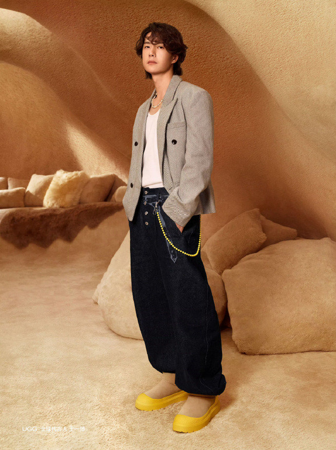 王一博灰色格纹西装卷毛look，谁懂这个自在做自己尝试更多的可能的一博的chil