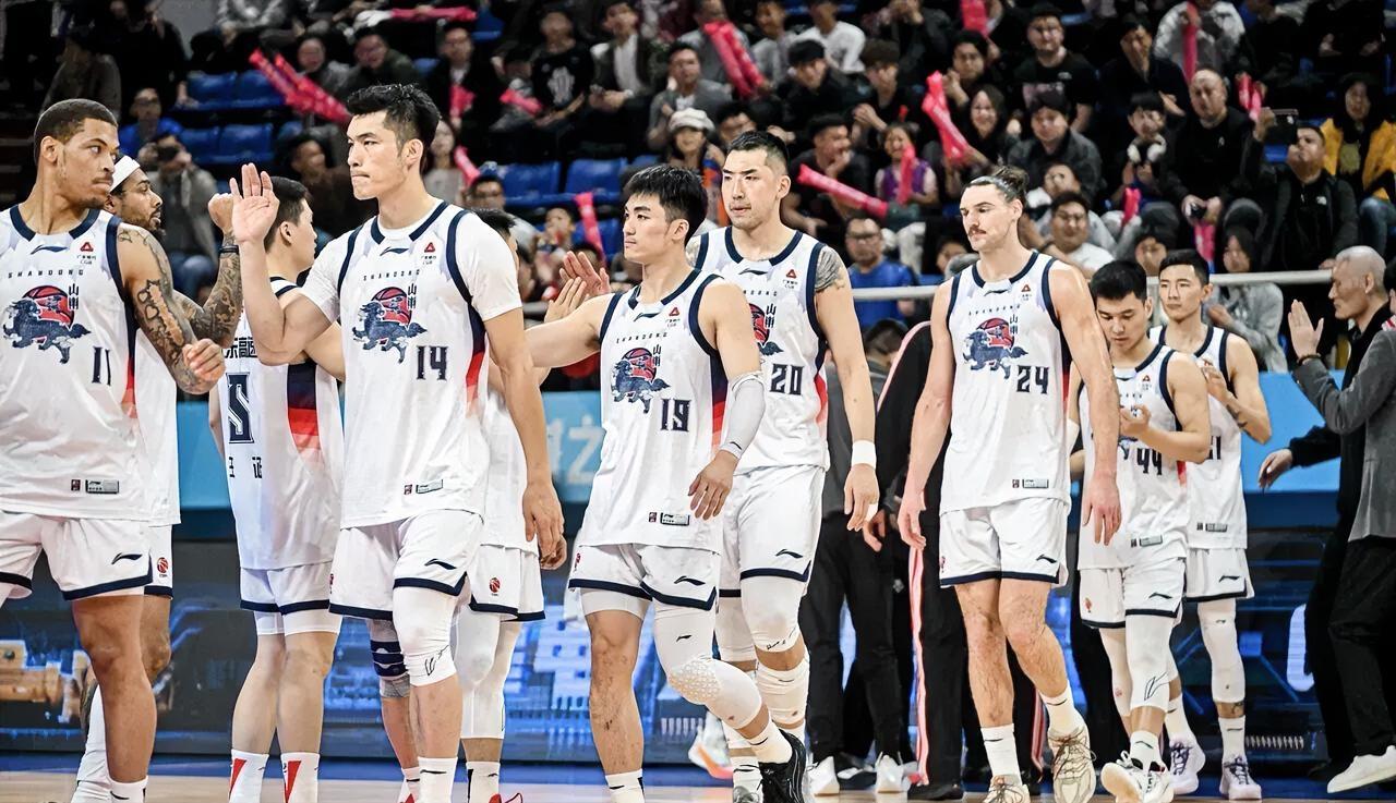 山东高速男篮大比分66：96宁波町渥？山东泰山足球队1：2大连英博？到底怎么了？