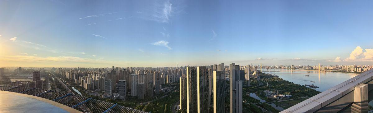 兰世立、艾路明、汪林朋、黄大发这些名字，曾经都是商界响当当的人物，如今却一个比一