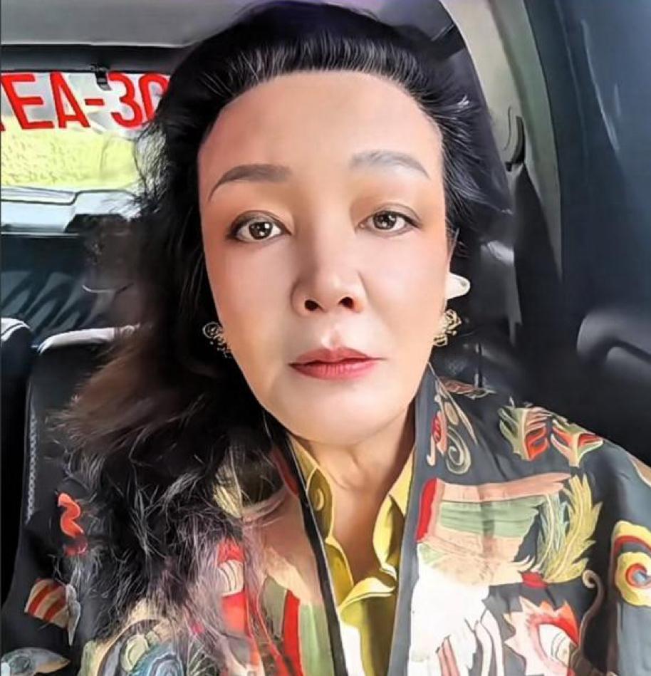 别信什么“天赐灵童”的喜气。张兰这次去台北看孙子，花了二十多万把月子中心的账结了