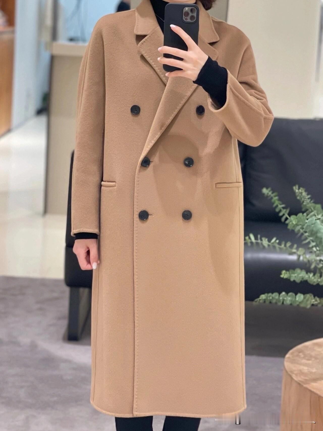 如果一个人还在穿十年前的衣服，说明两个问题：一是身材保持得不错，二是衣服的质量不