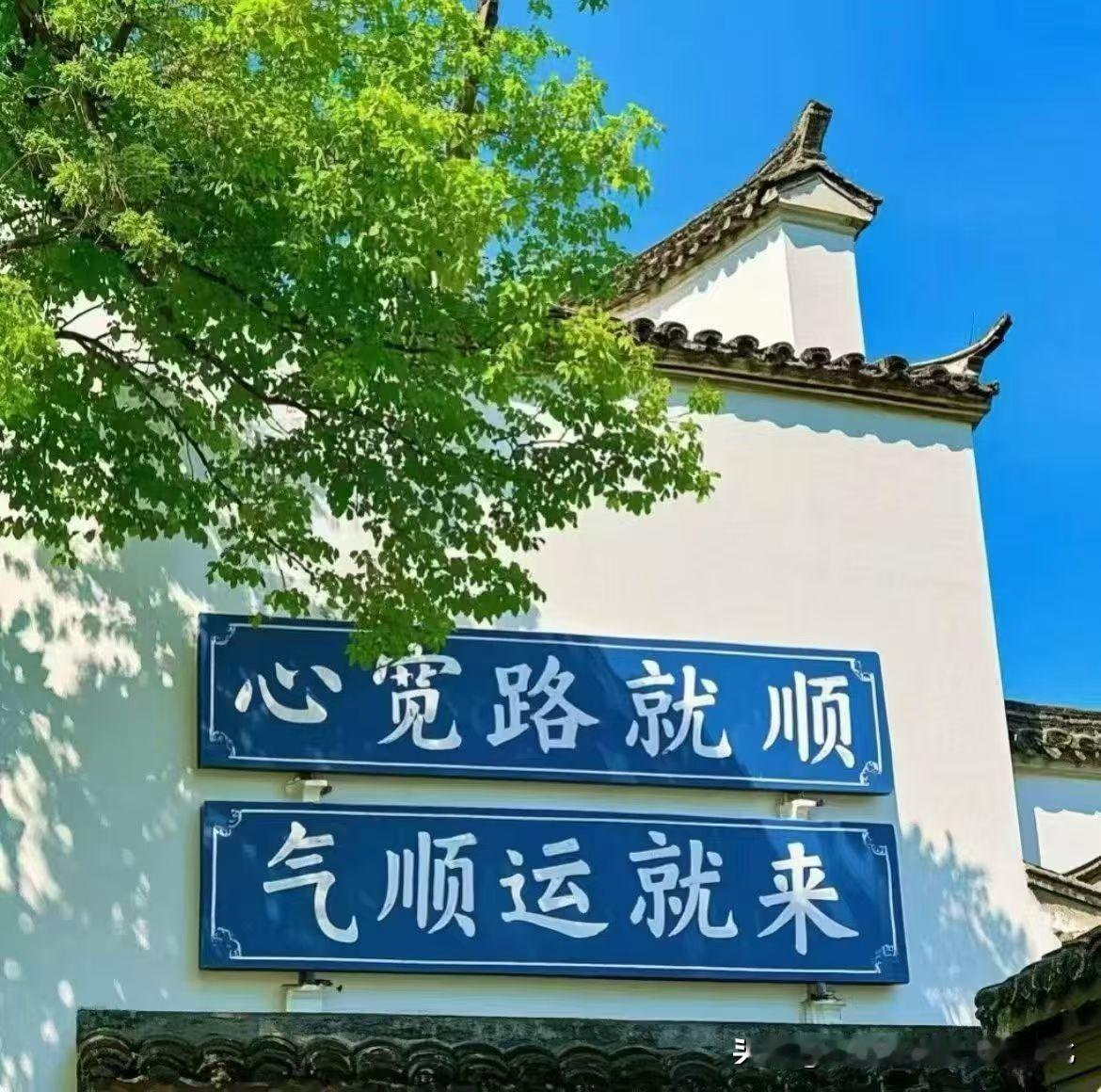 7月11日整个湖北省都在等台风“巴威”的到来。湖北省各地市做好了台风“巴威”到来