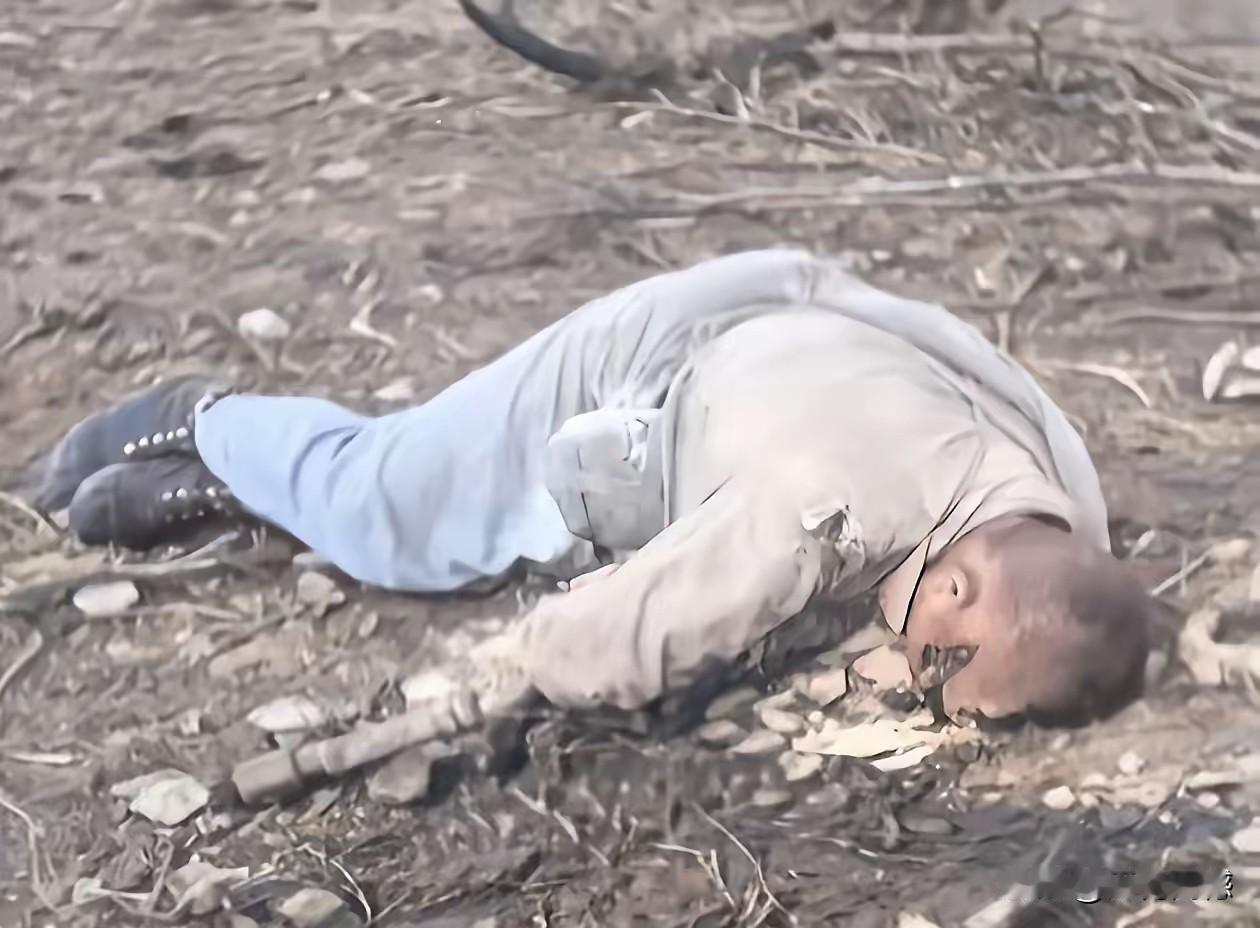 志愿军在抗美援朝战场上壮烈殉国的画面,当年被美国人亲自拍摄下来了,今天看到这些画