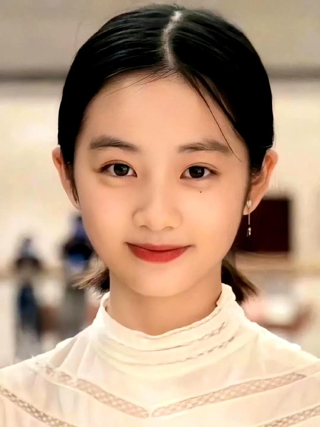 黄磊的女儿黄多多，真是越长大越美丽呀！黄多多，结合了黄磊和孙莉的优点，这孩子