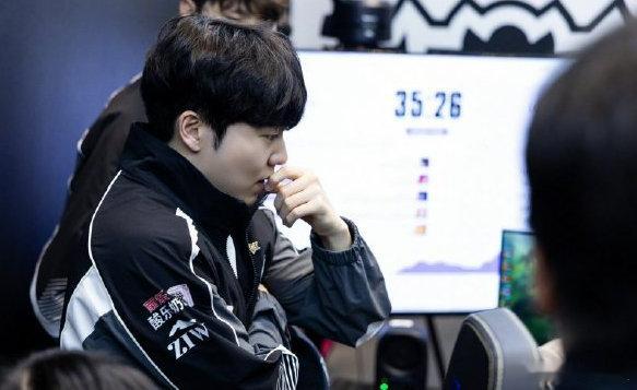 iG现在越组人越少的原因其实还是缺少建队核心，BLG有左手和Bin队伍想冲成绩的