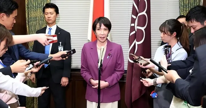 中日航线震荡！50万赴日机票取消，高市强硬表态：大不了掀桌子