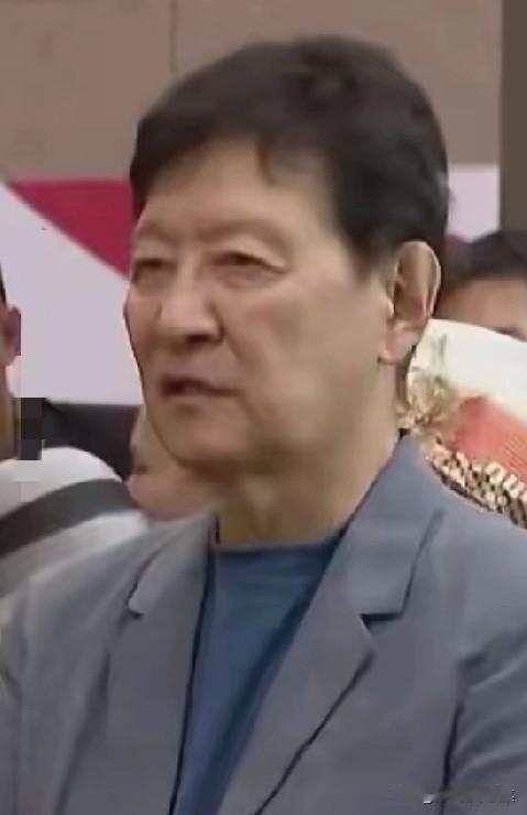 赵少康给邱毅扣上了“红统”的帽子。在台湾，这顶帽子能吓死人。赵少康上馆长节目
