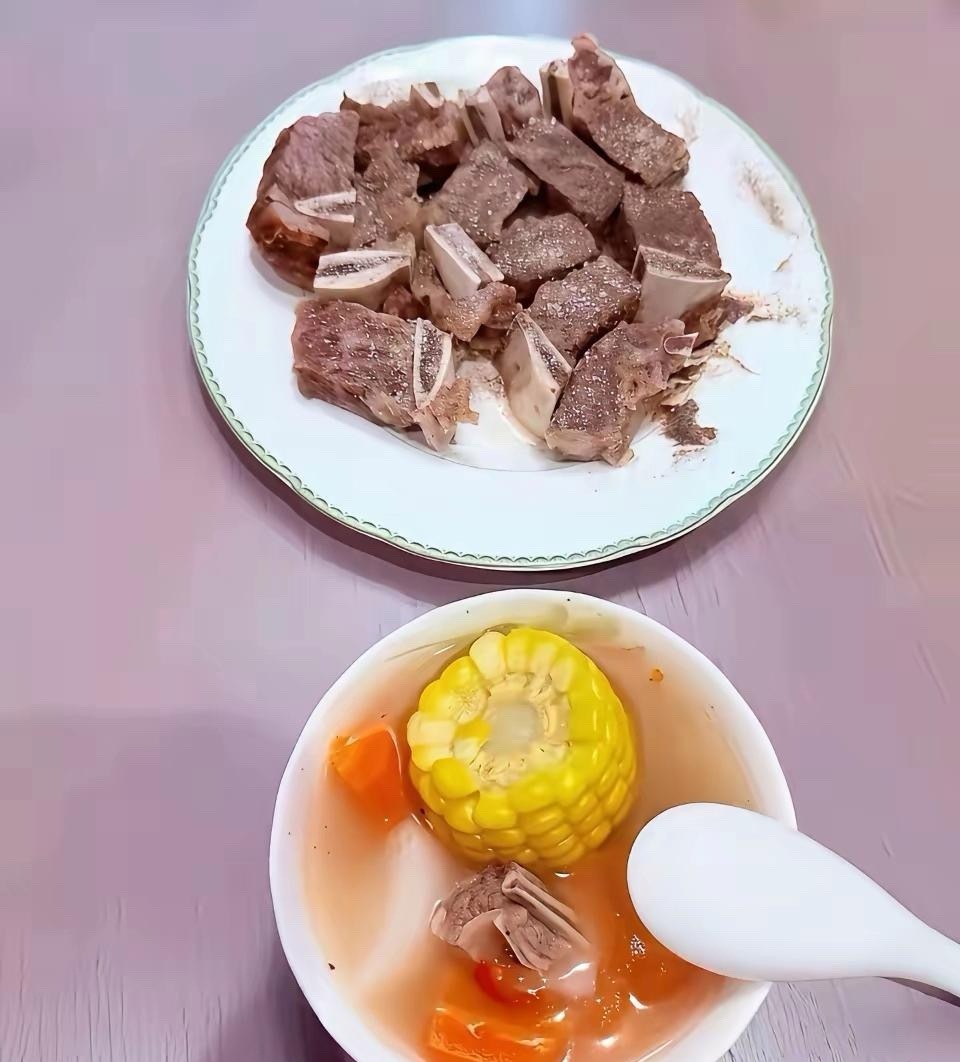 古力娜扎这肉挺贵吧，太羡慕女明星们的饮食，都是肉，优质蛋白，不像普通人靠着碳水化