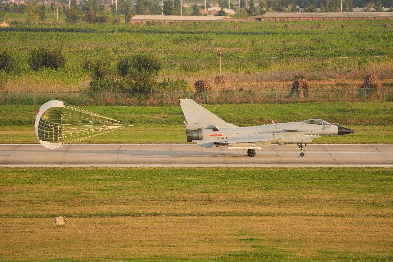 今日猛龙，南部歼-10烽火问鼎计划制胜空天