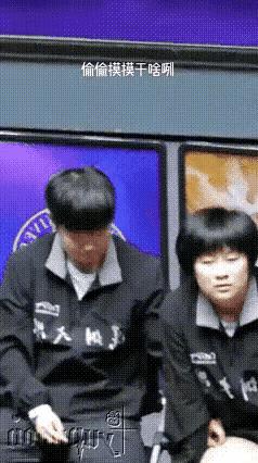 万万没想到，在我们看不到的角落，莎莎把手伸向小蘑菇！乒超第二阶段很多视频，