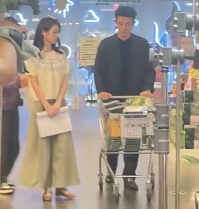 郭宇欣刘萧旭时隔8个月终于再次同框，只不过物是人非，两个人现在陌生的好像从来不认
