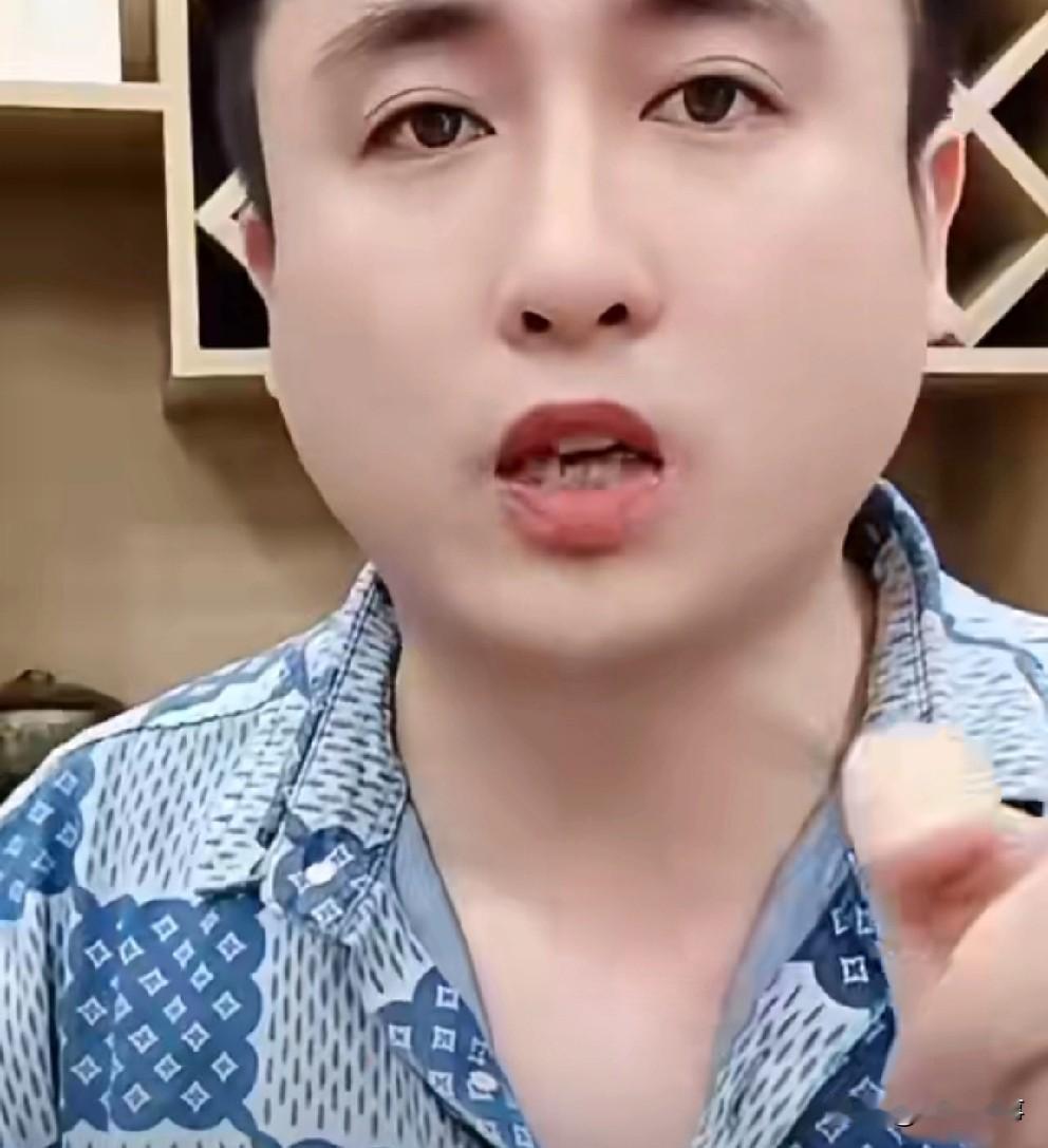 方丈专场散打吸血鬼，把祁天道坑的里倒歪斜，兄弟没差你一分钱！