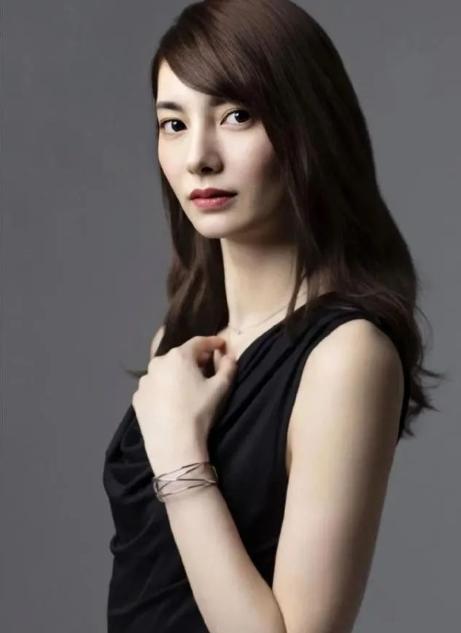 2021年3月，日本丰田集团继承人丰田大辅公开婚讯，作为家族独子和巨额财产唯一继