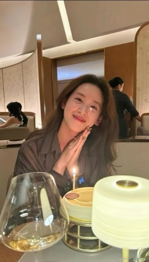 人呐，不要什么都往心里去，百事从心起，一笑解千愁，心态好，情绪就好，运气