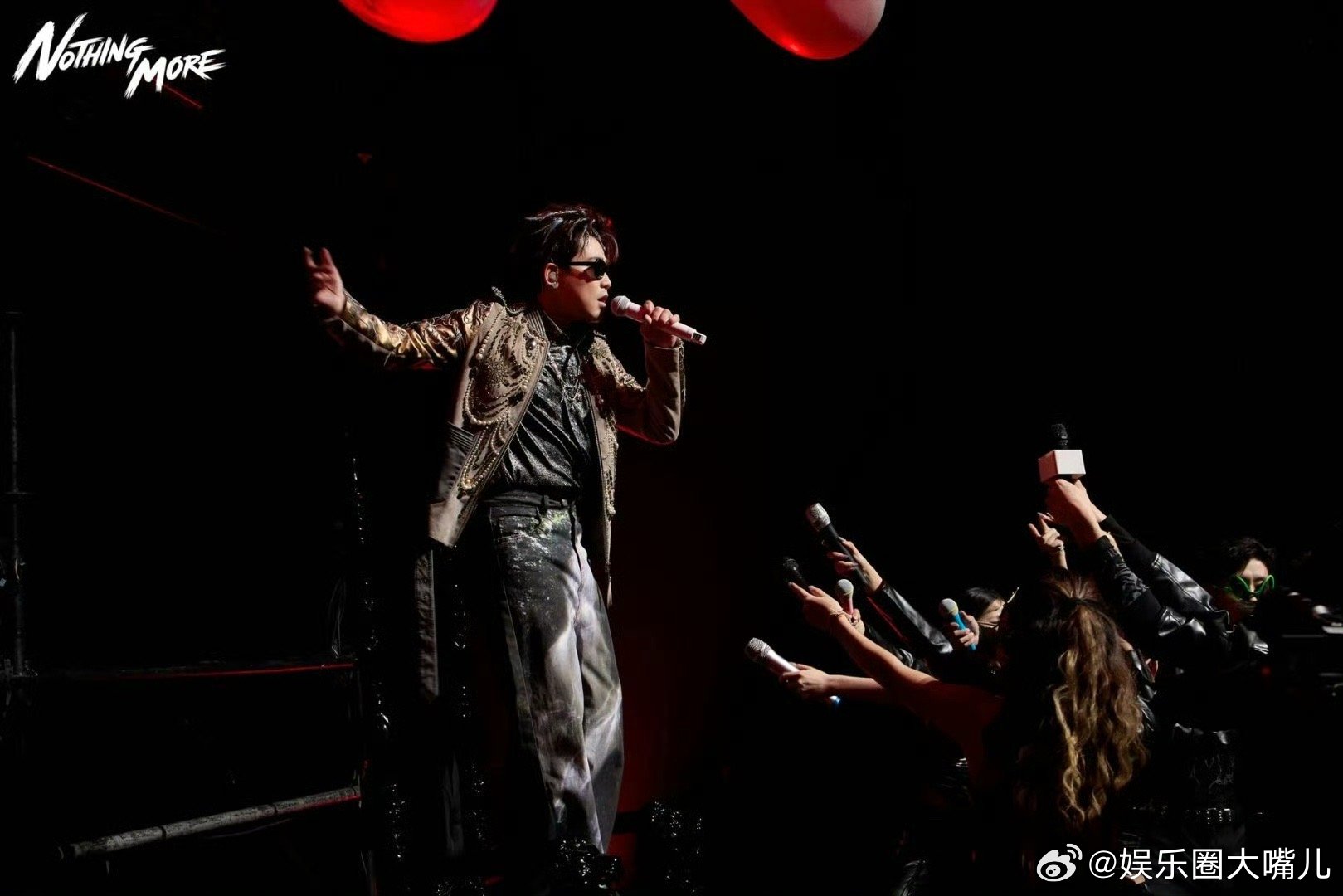 苏醒读信读内向了演唱会读信环节太有梗！歌迷的彩虹屁从“天上的星”到“花丛的花”