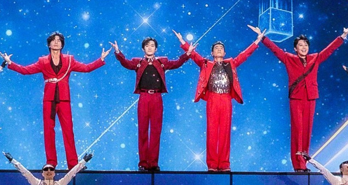 易烊千玺春晚这个是4人表演啊