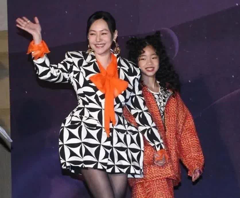 哇，小S女儿许老三真是潜力股，好美！许老三真正的名字叫许曦恩，英文名Al