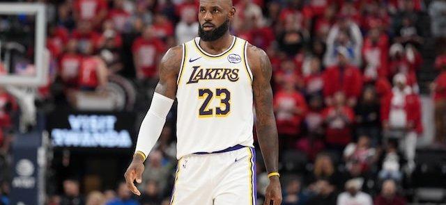 湖人管理层正在悄悄逼走勒布朗·詹姆斯，但他抽屉里锁着一把谁也打不开的锁。那份5