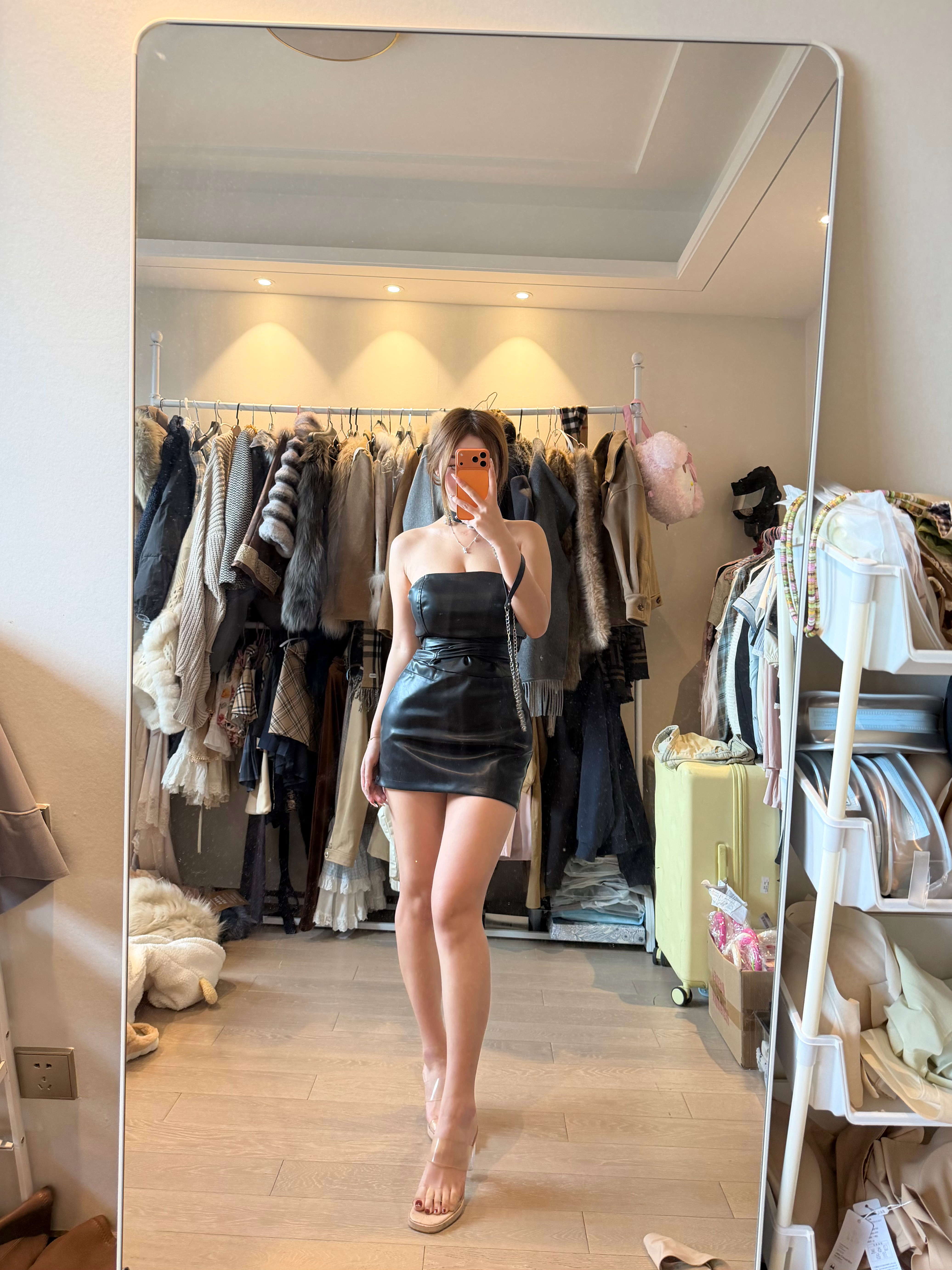 最近买了好多漂亮衣服，但是毫无出去拍照的欲望​​​