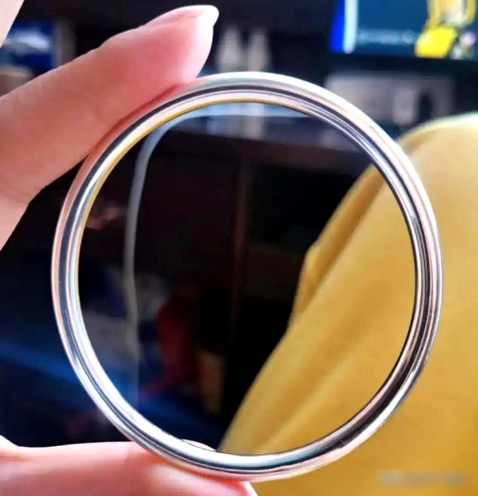 银价涨了快3倍，但今年最赚的一批人，根本没等升值。他们把银行抢断货的银条，直接打