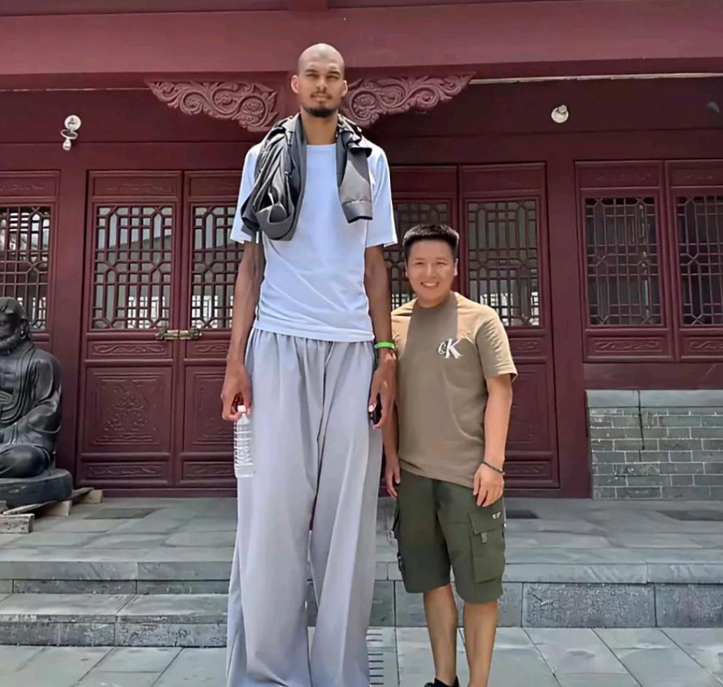 我要是能到他肩膀的高度也好！