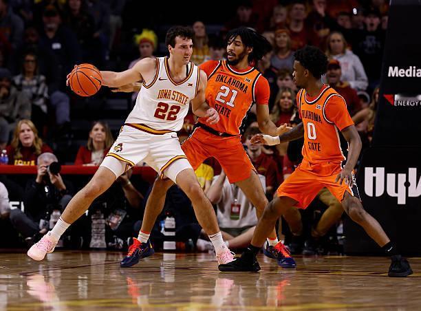 “爱荷华州立大学强势取胜，蒙奇洛维奇闪耀赛场展现首轮潜力”