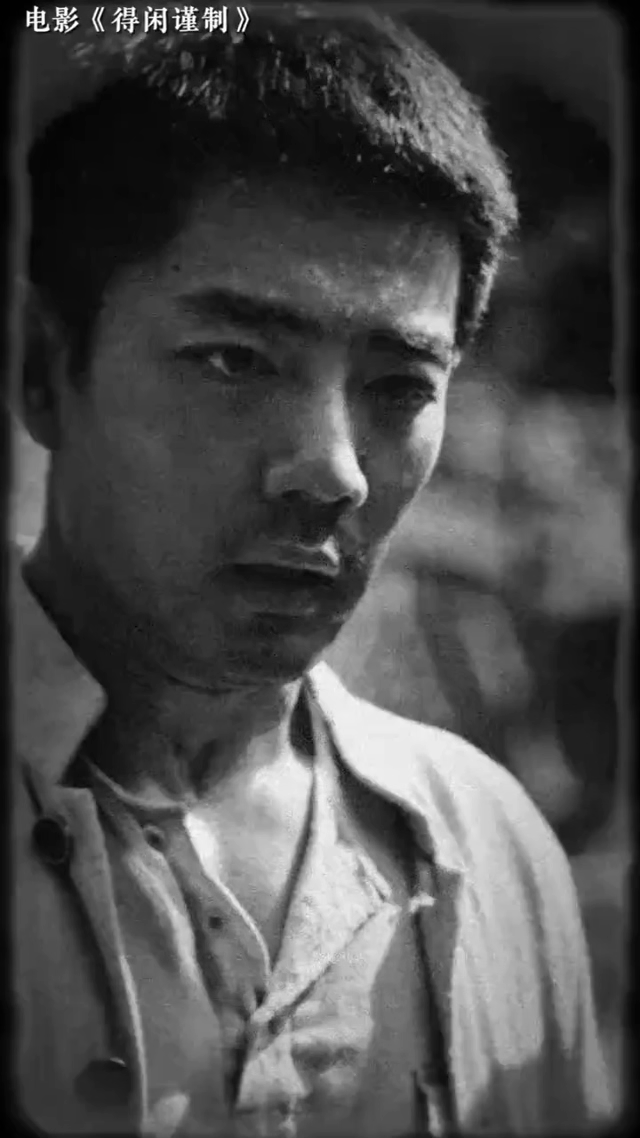 肖战连汗水都是戏，情绪递进时鬓角渗出的薄汗，说话间顺着下颌线滑落的汗珠，每一处都