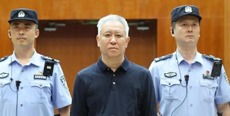 许家印一审宣判才刚过24小时，无期徒刑，全部财产没收，两个儿子一个都没跑掉全被判