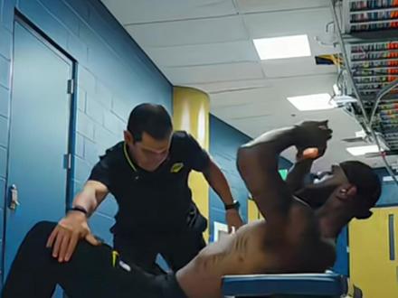 詹姆斯重磅加盟骑士联手米切尔!湖人交易达成,老詹态度成谜