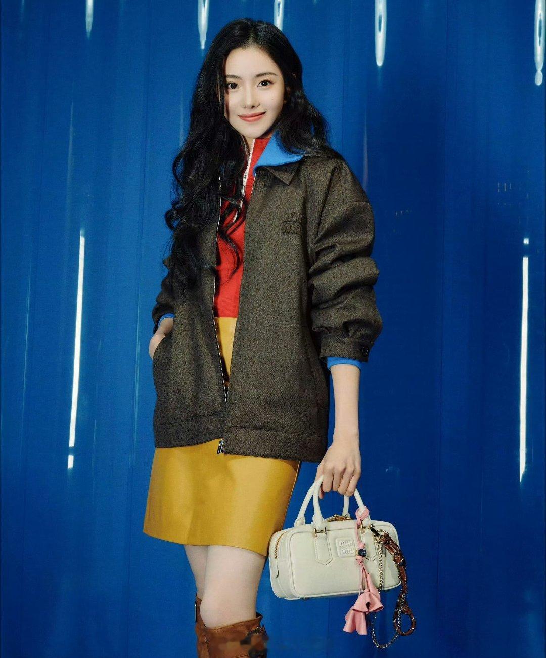刘浩存、赵今麦、李庚希Miumiu大秀官方认领图来啦​​​三位00花怼