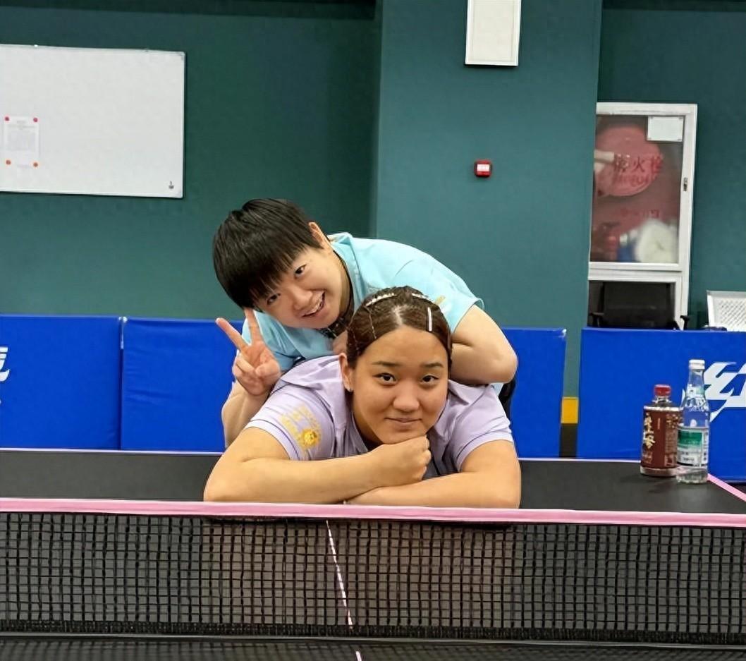 关系藏不住了？孙铭阳附爱称为孙颖莎庆生，原来真相早有预兆孙颖莎生日当天收到多方