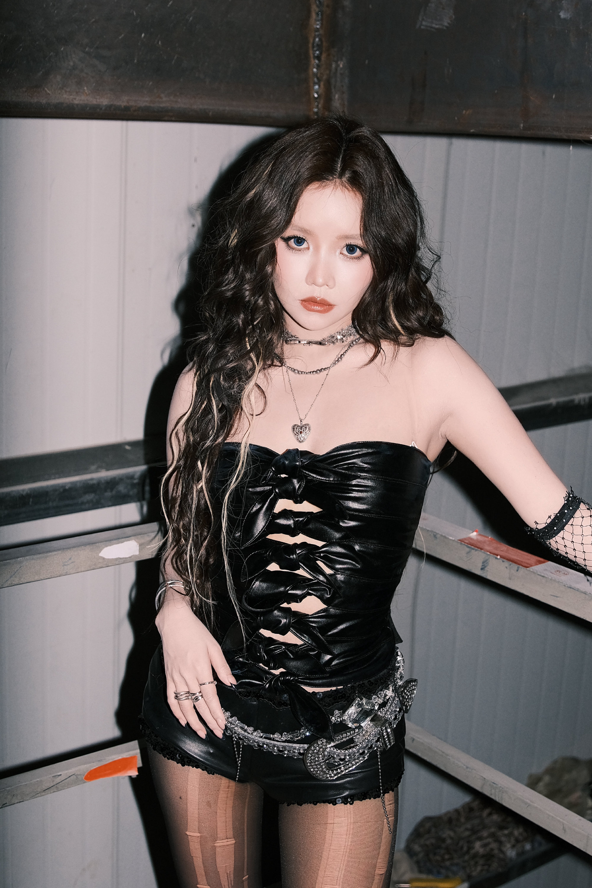 安崎破洞丝袜安崎浪姐二公造型安崎乘风2026二公造型🈶，好辣呀！破洞丝袜➕