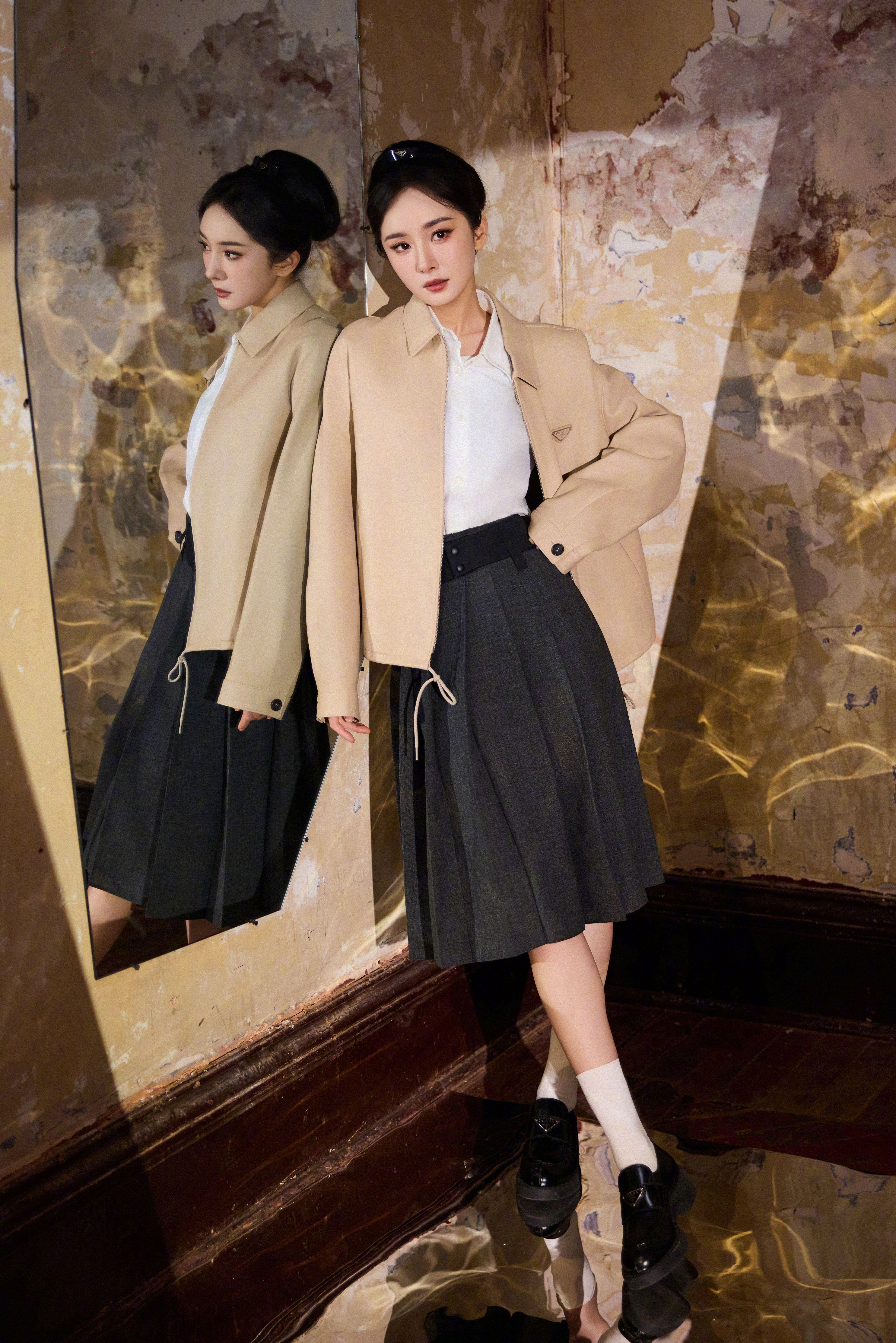 PRADA幂iscoming！杨幂×T风格论坛造型发布，经典半裙套装