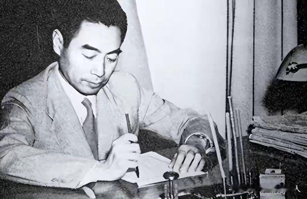 1956年，军委会议，钱学森提出中国应组建“火箭军”，周总理却摇头说：“这名字太