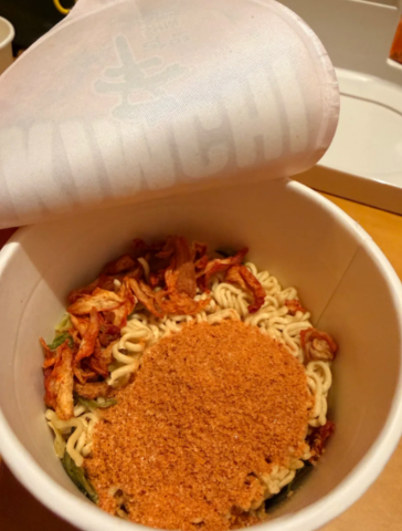 迪拜泡面没叉子