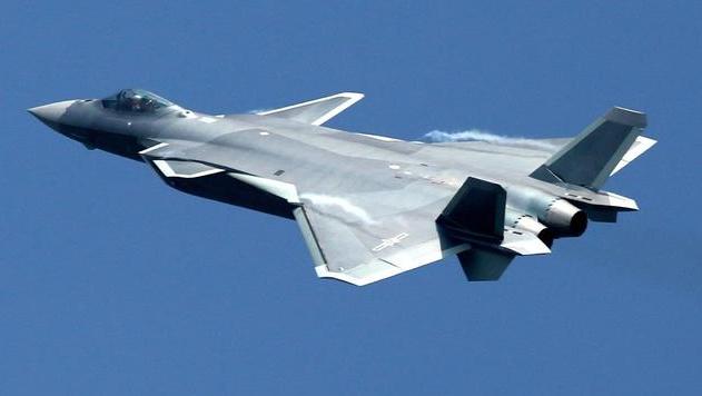 得知这一个数据，真的是让人震撼！一架歼-20战机成本约1.1亿美元。小国哪可能买