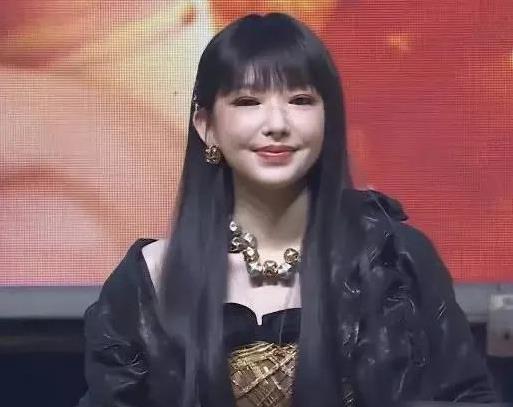 程潇的脸这是怎么了？？太可怕了，好好一个青春美少女怎么脸成这样了[哭哭][