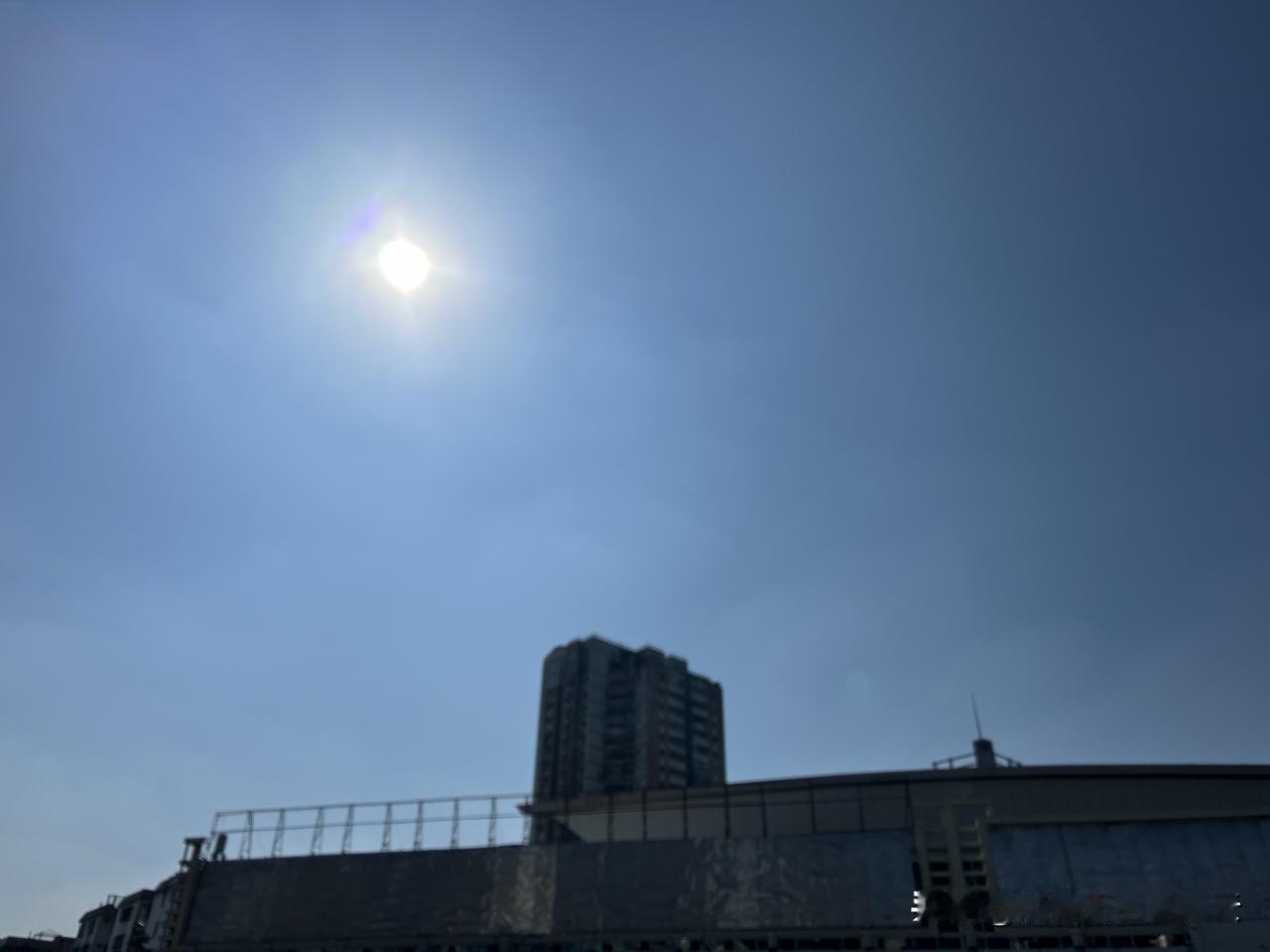 这两年看，似乎连药店的生意都不好做了啊？突然看到一些以前开了很长一段时间的药