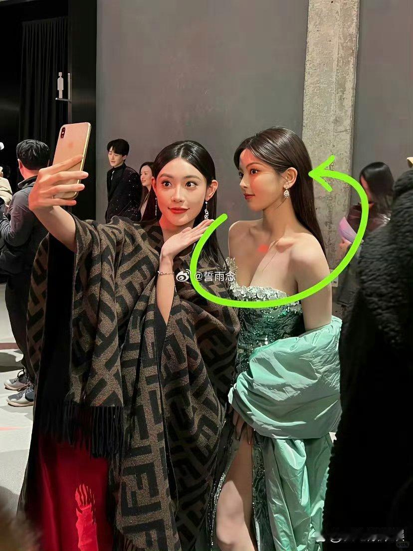 不是，杨超越也不上镜啊？？！真的好美，身材也好，值得这么好的身价，羡慕了​​​