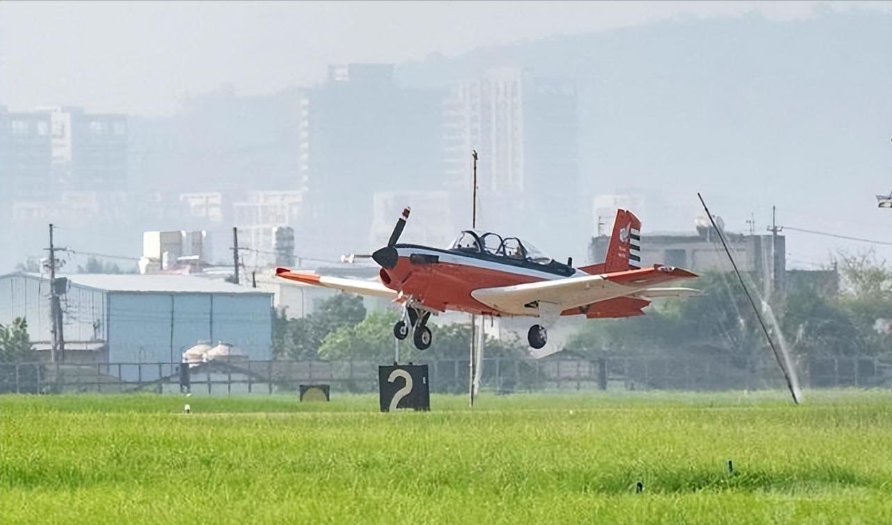 就在刚刚，台“空军司令部”发布通报，6月13日，台湾地区空军司令部发布通