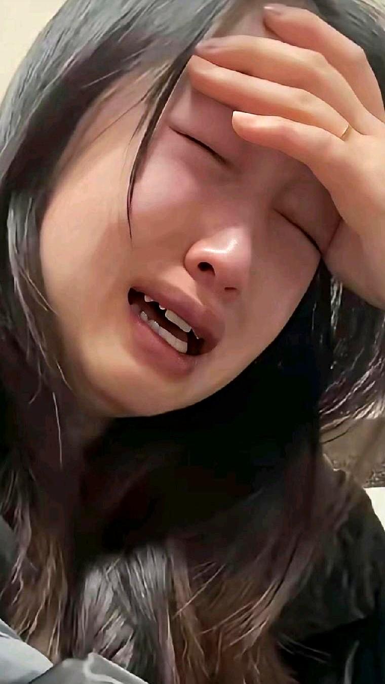 急诊室里最先失控的，常常不是病情，是人。陪老公去医院那位闺蜜，等号久了，男人当