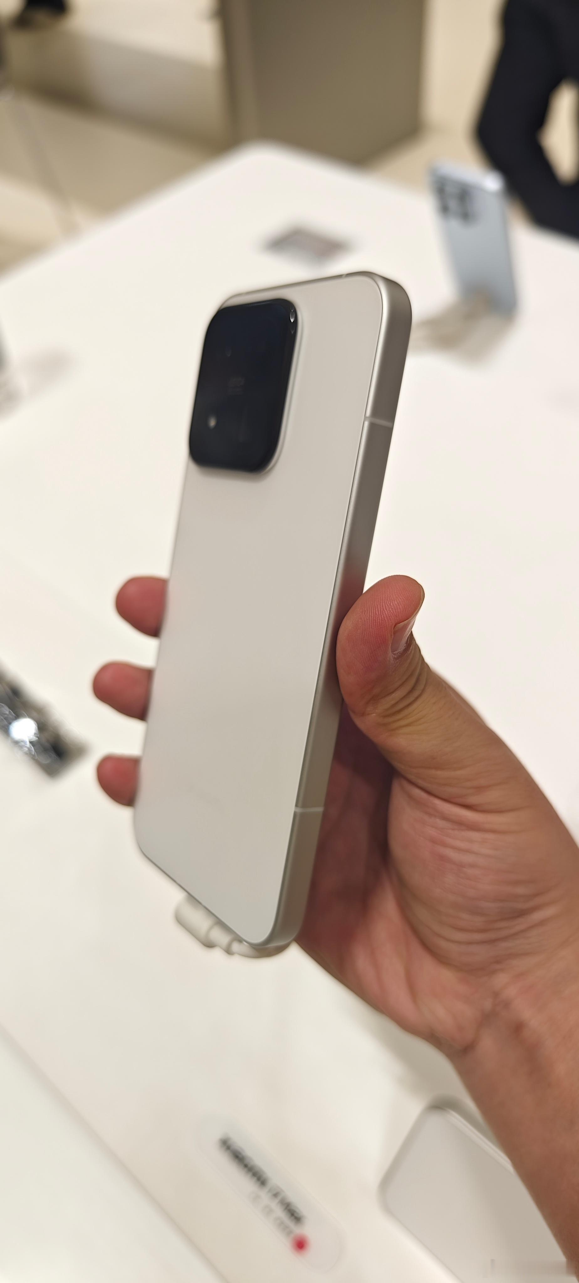 小米17max实拍图，好手机配好芯片，这么好的产品早点告诉大家小米17Max