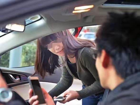 “这个女人真可怕！”上海，一36岁女子离婚后带着女儿，在顺风车上认识23岁退伍男